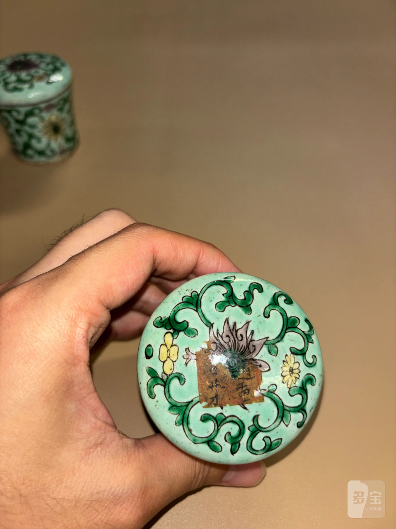 清晚期 素三彩西番莲纹轴头一对 - 图10